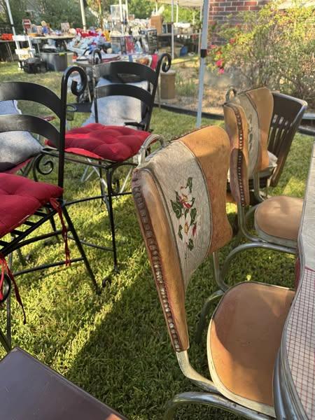 Beautiful garage sale dining set find