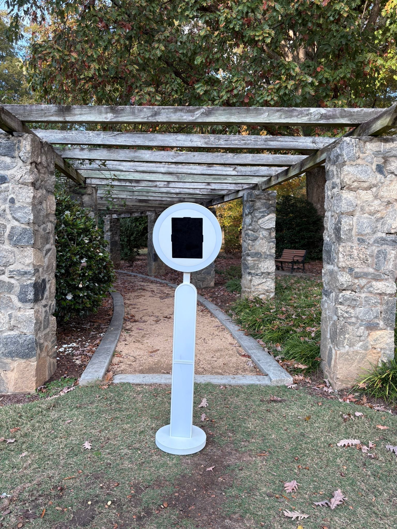 Aanda Booths