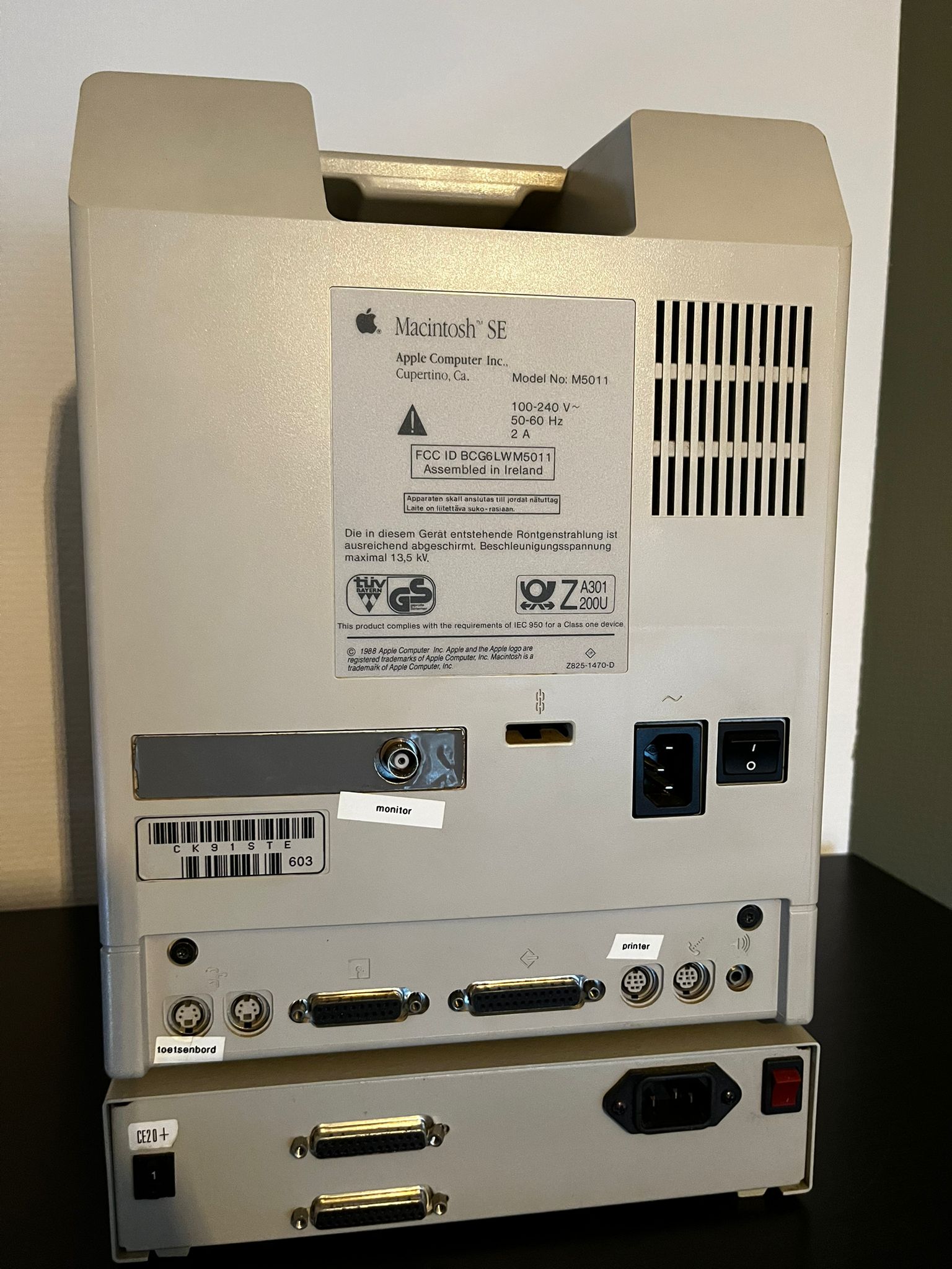 Can I connect an LCD display to my Macintosh SE with a Radius