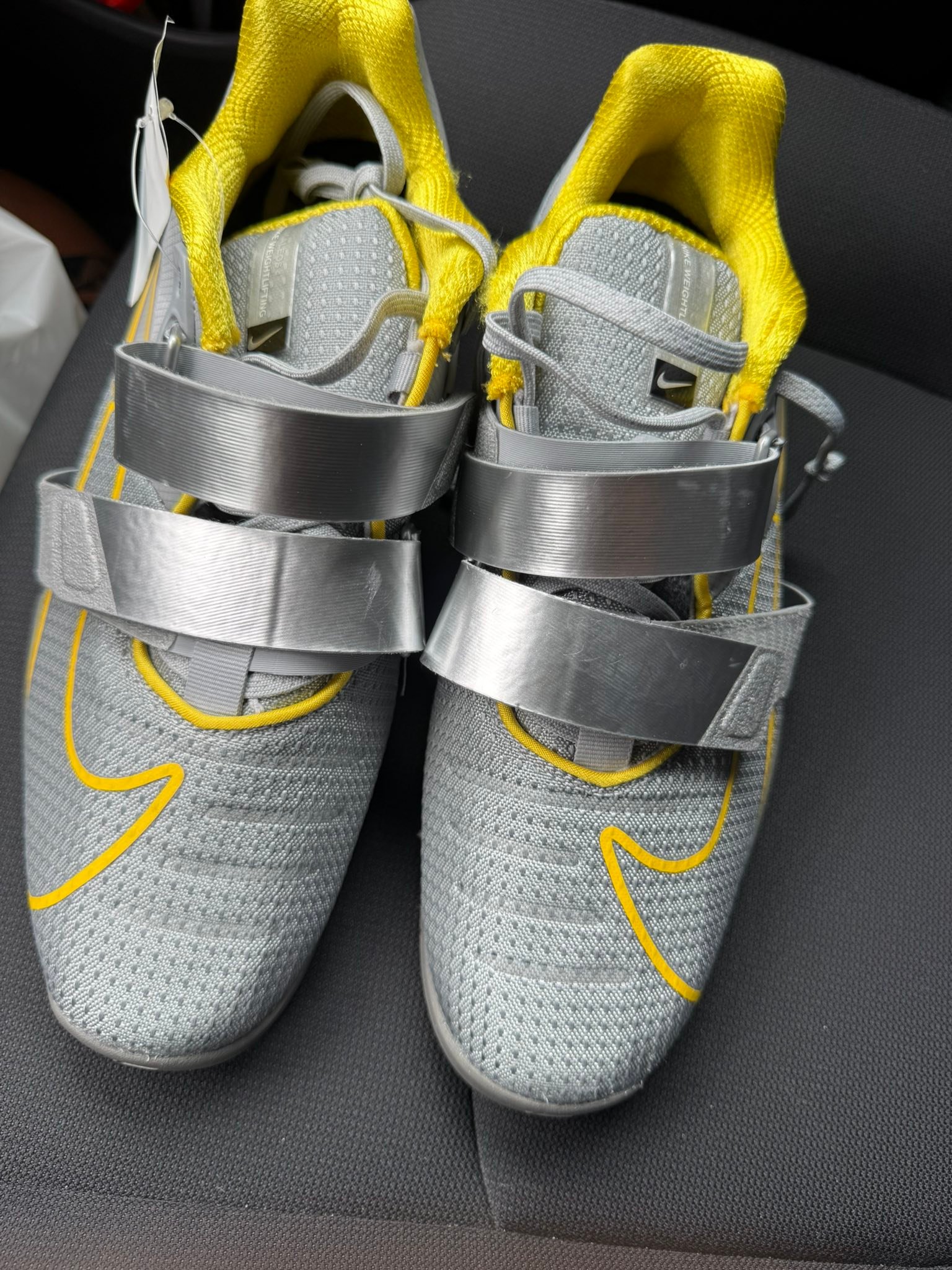Pre-owned athletic footwear bundle. This set includes one pair of