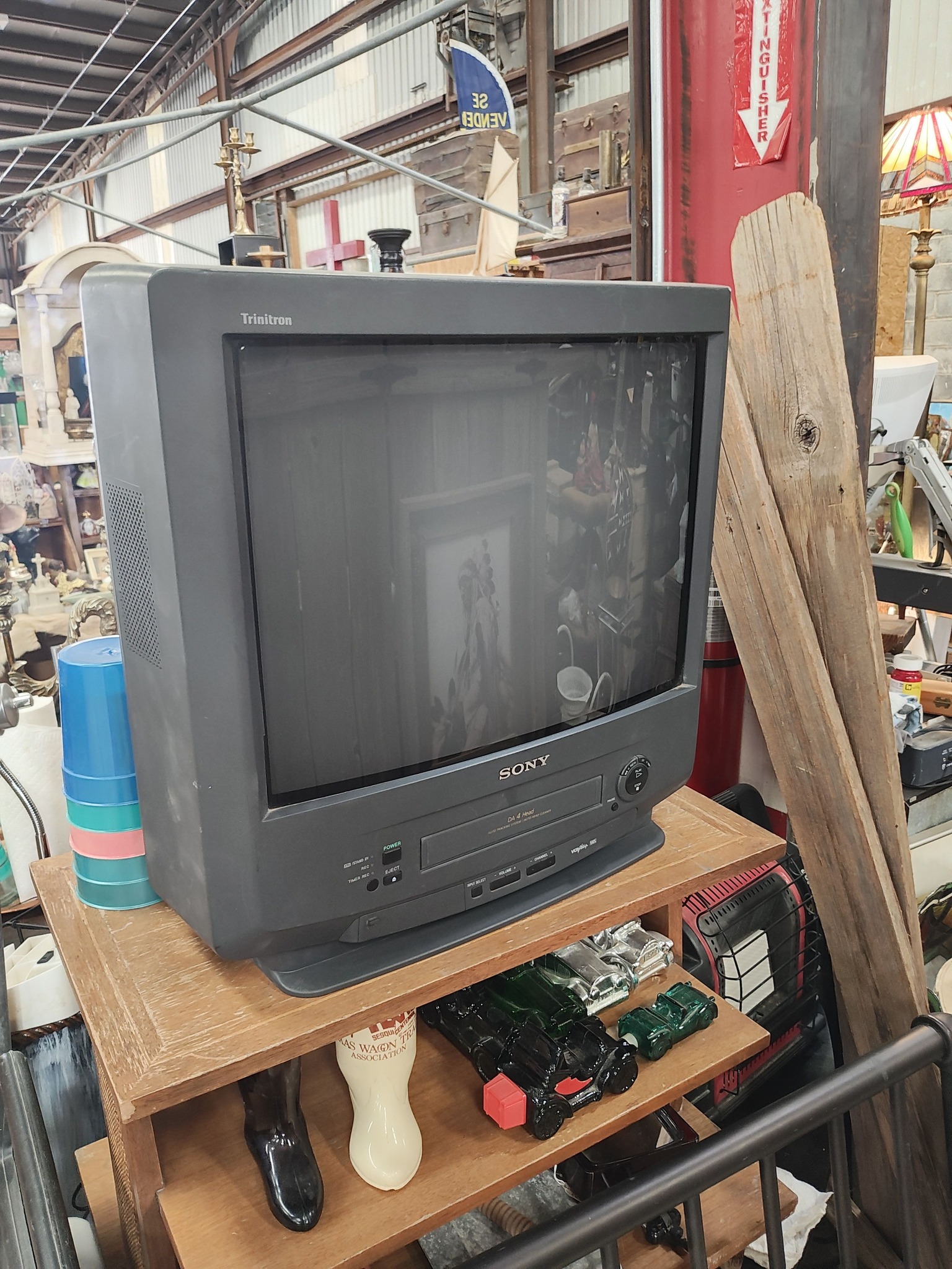 Vintage KV-20EXR20 Trinitron TV for gaming and movies