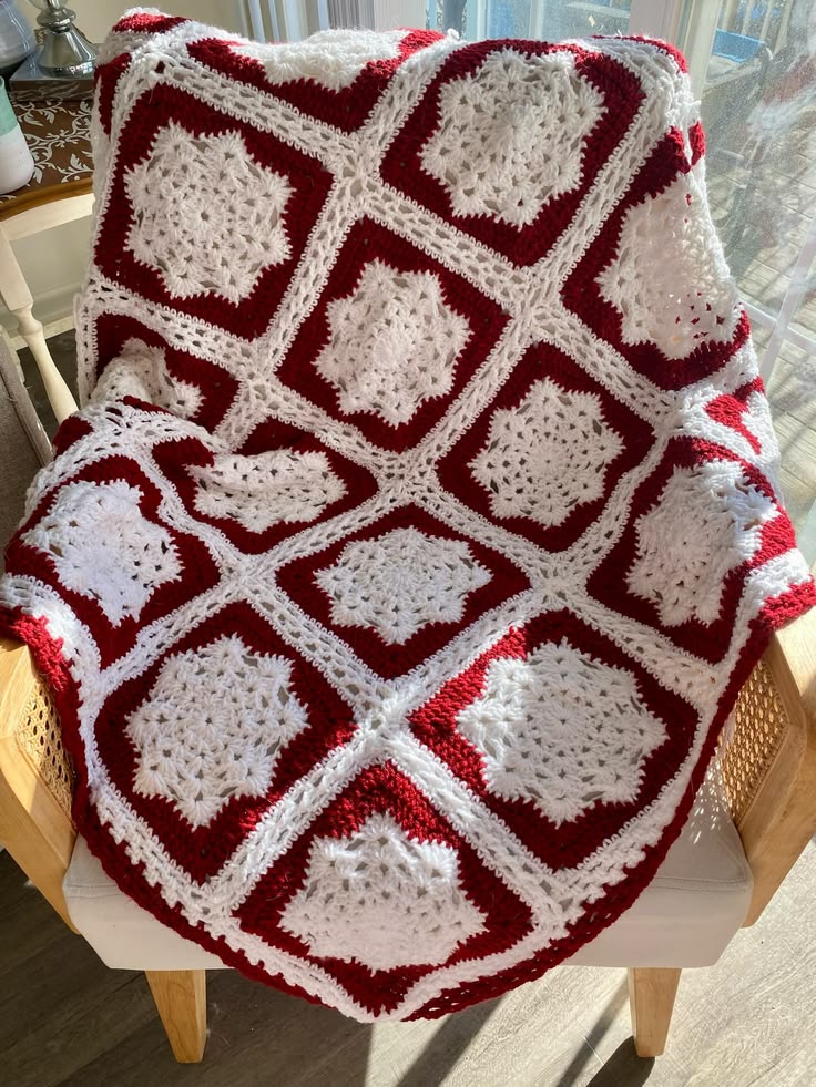 Red and white crocheted snowflake blanket pattern for Christmas