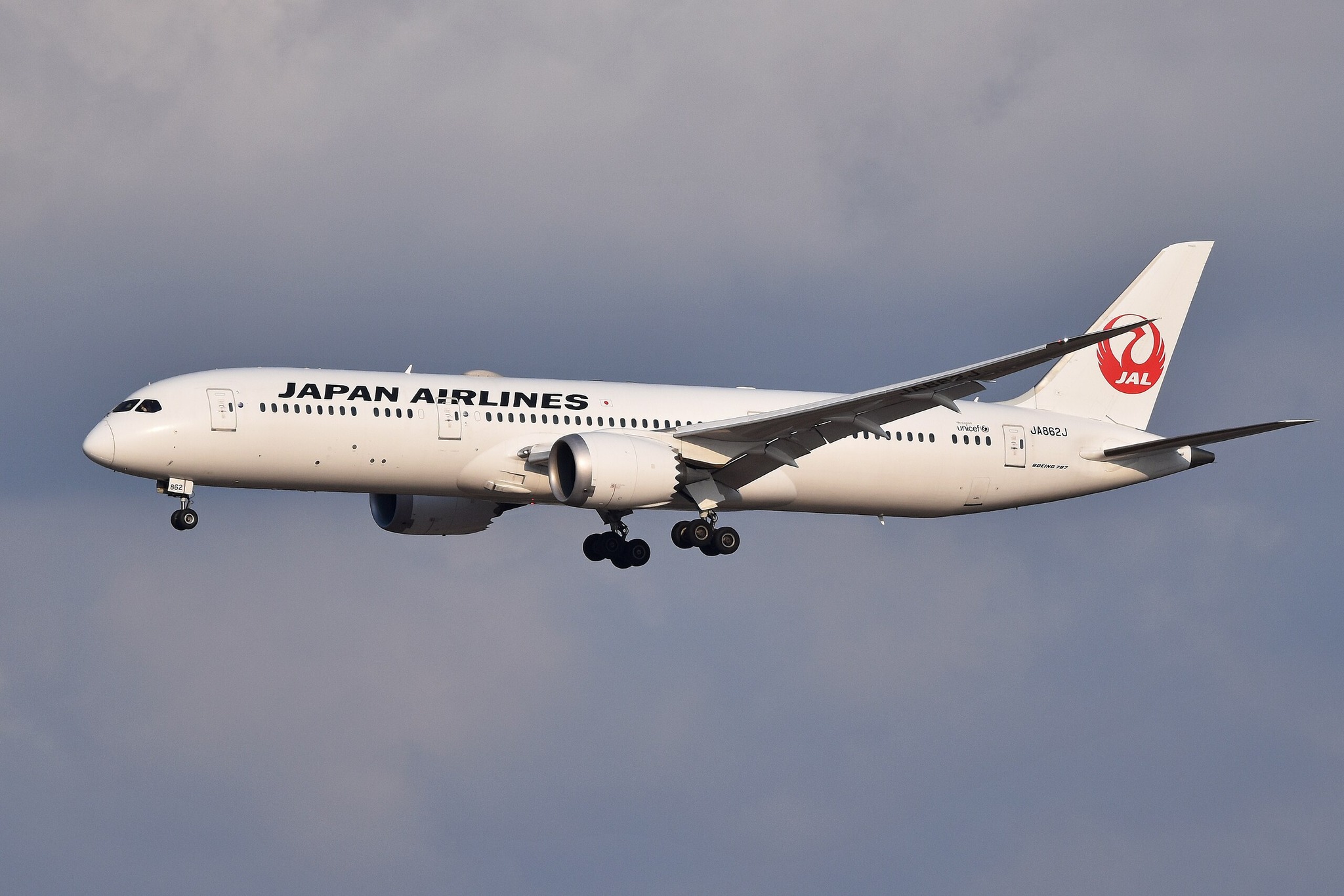 Japan Airlines reported an in-flight accident after a Boeing 787-9