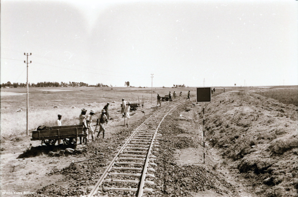 Historic - የባቡር #ሀዲድ ጥገና በ #አቃቂ #ቃሊቲ - 1947 ዓ.ም Railway line ...
