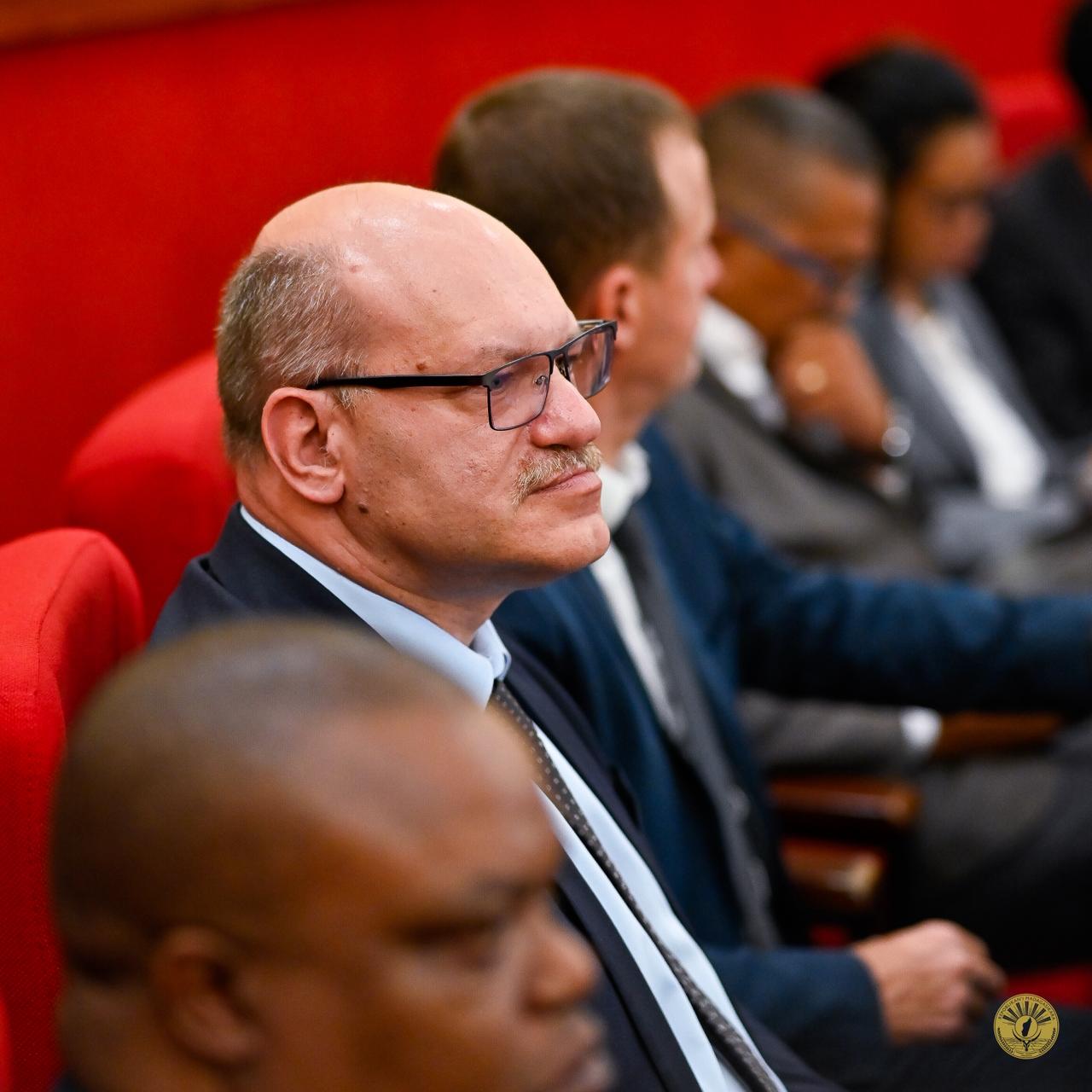 Présidence - 𝟎𝟗 𝐃𝐞𝐬𝐚𝐦𝐛𝐫𝐚 𝟐𝟎𝟐𝟓 | 𝐀𝐧𝐝𝐫𝐨 𝐢𝐫𝐚𝐢𝐬𝐚𝐦-𝐩𝐢𝐫𝐞𝐧𝐞𝐧𝐚 𝐡𝐢𝐚𝐝𝐢𝐚𝐧𝐚 𝐚𝐦𝐢𝐧’𝐧𝐲 ...