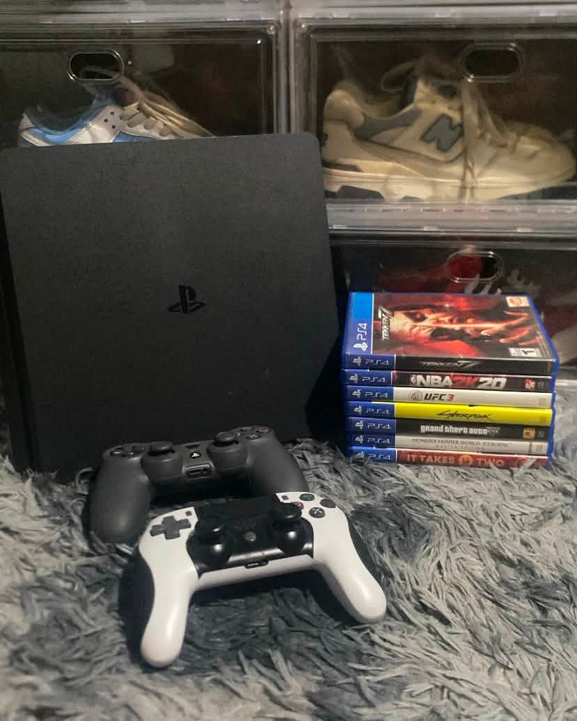 ₱8,500 ₱8,500 ₱8,500 For Sale PS4 Slim 1TB 2 Orig Controllers