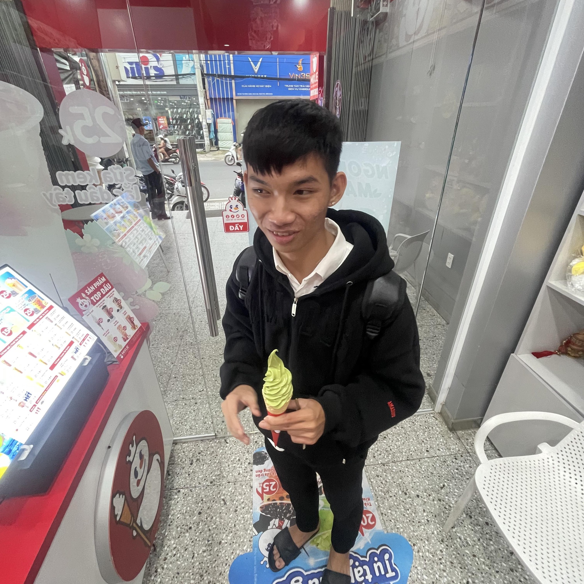 F Sáu Phi Phai