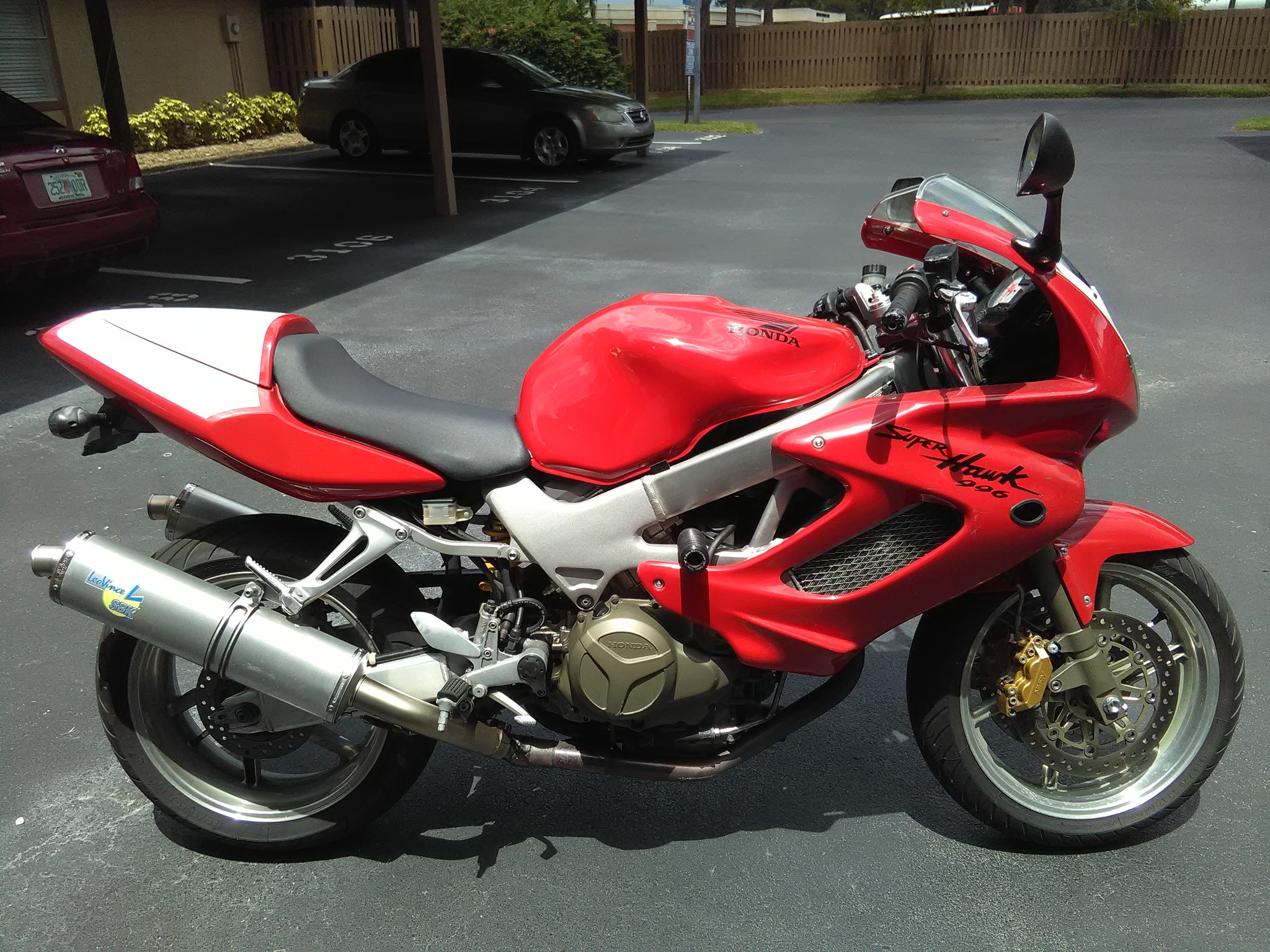 Modified Honda VFR 750 with F4i front brake and GSXR 1000 caliper