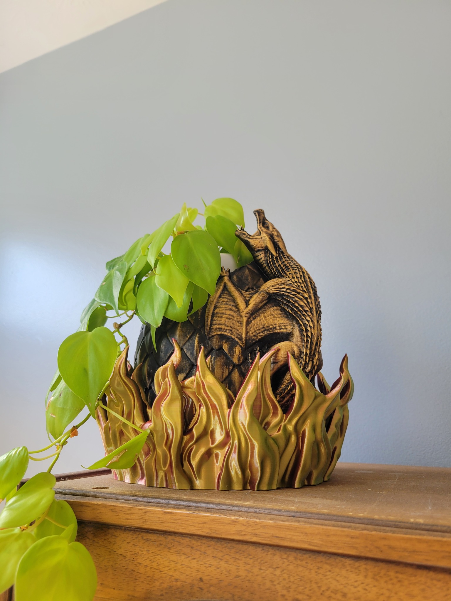 Dragon egg planter with dual color flame base