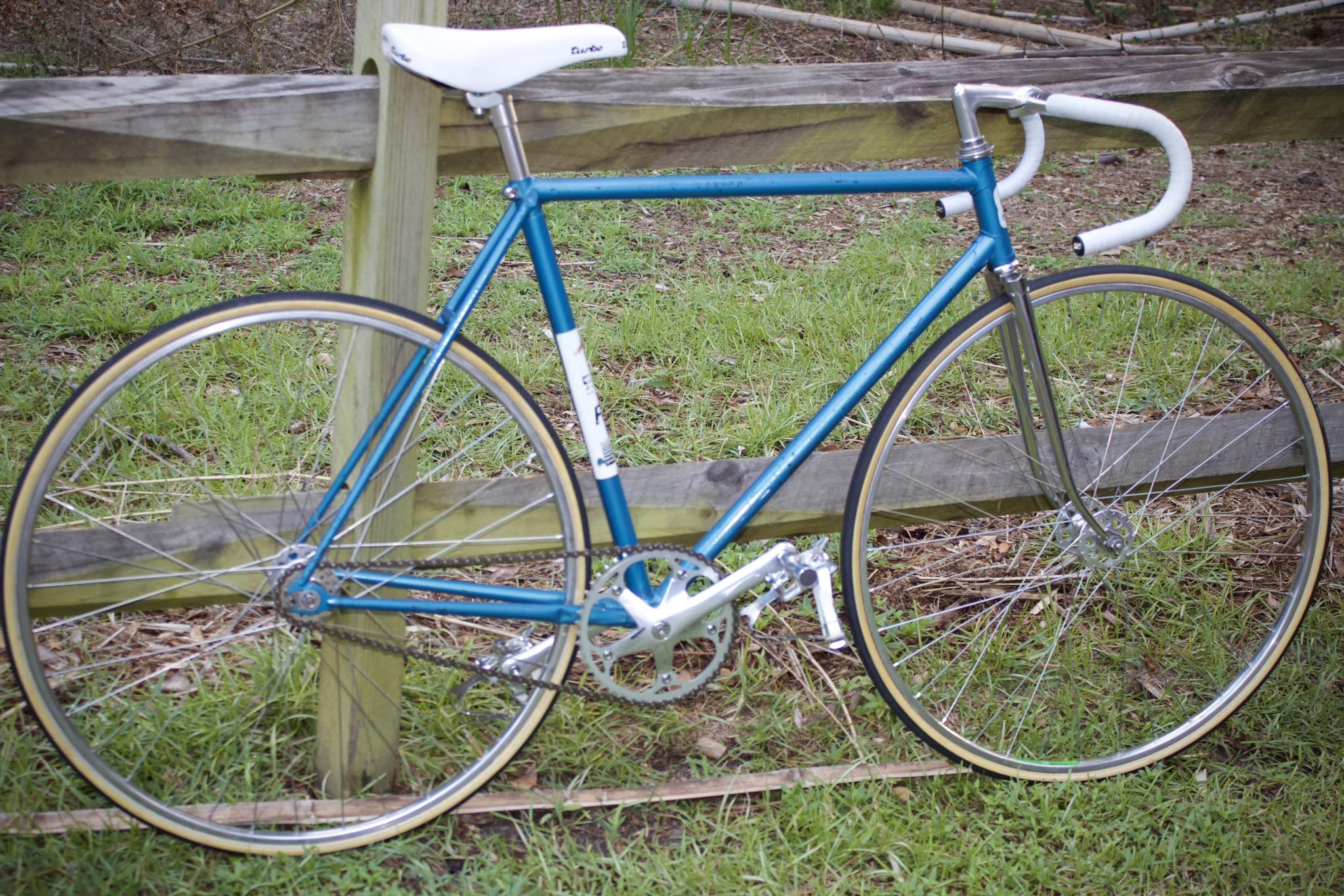 Riding a 70's East German Diamant downtown cruiser