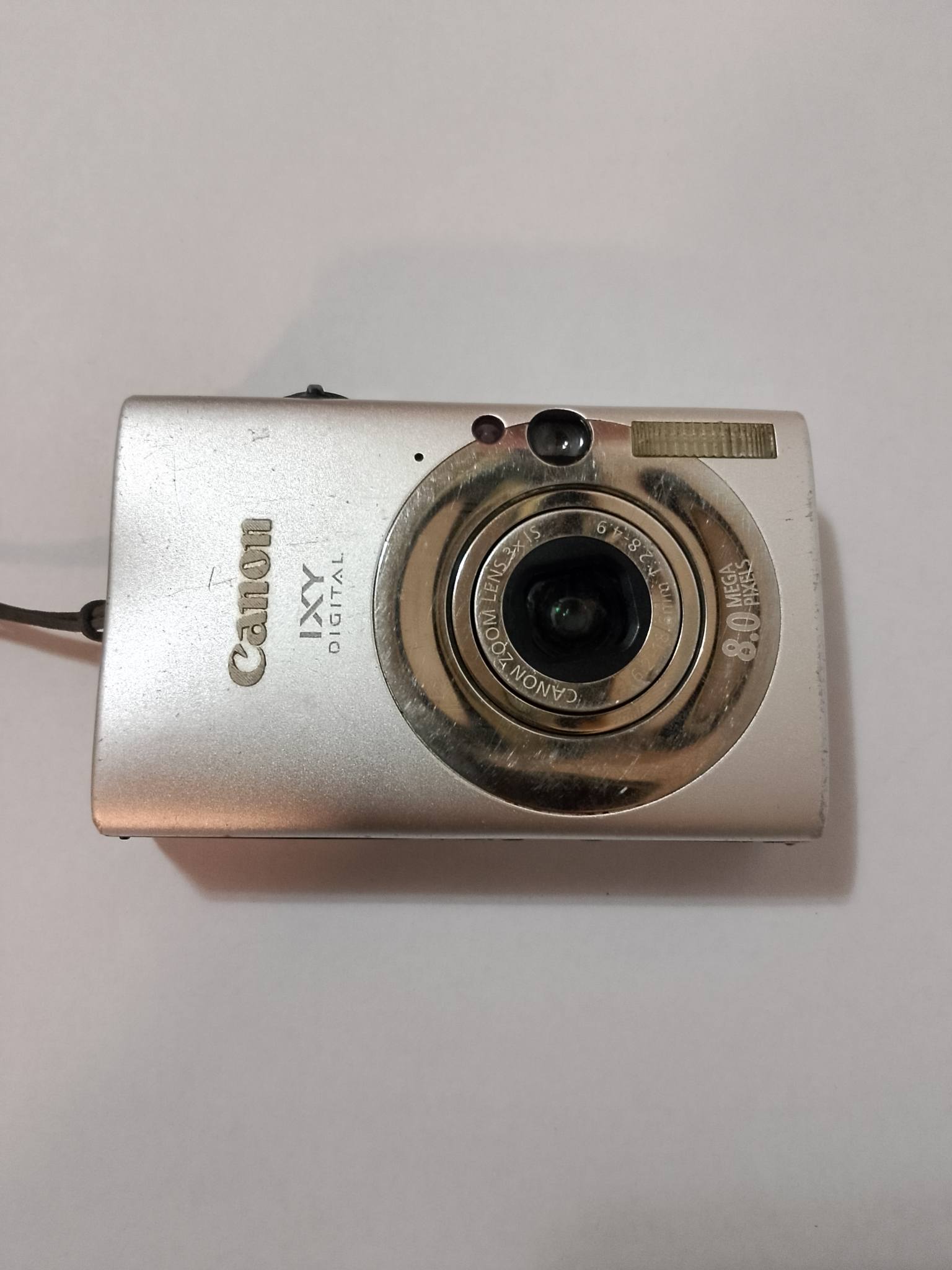 Used camera for sale with 8mp and 3x zoom