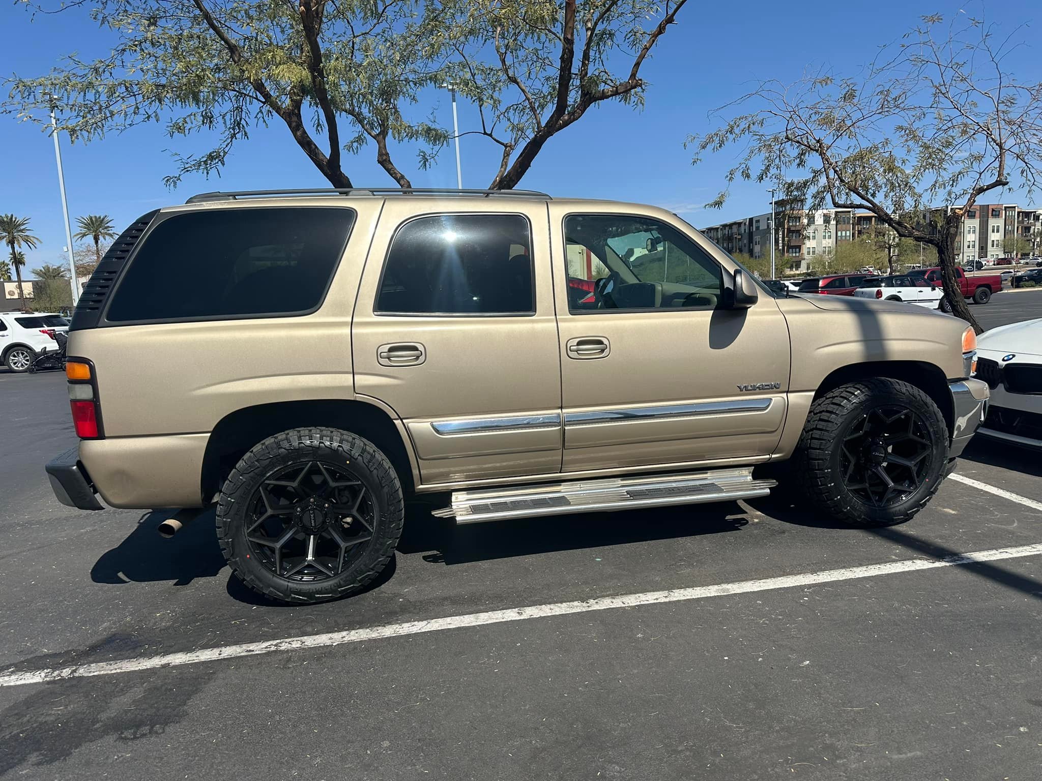 Got some new wheels. 20s 285s I couldn't do the chrome wheels.