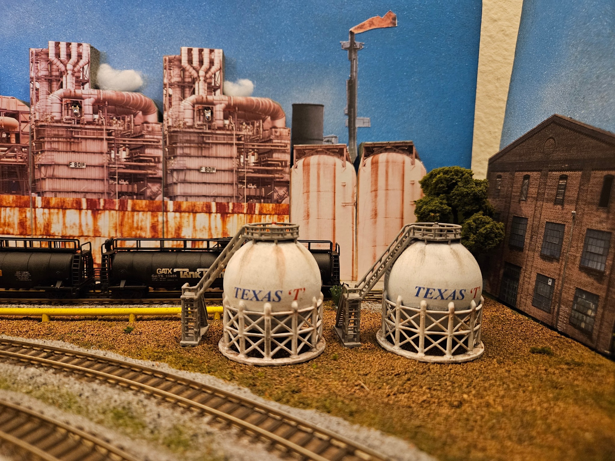Blending Streets into Backdrops in N Scale Model Trains