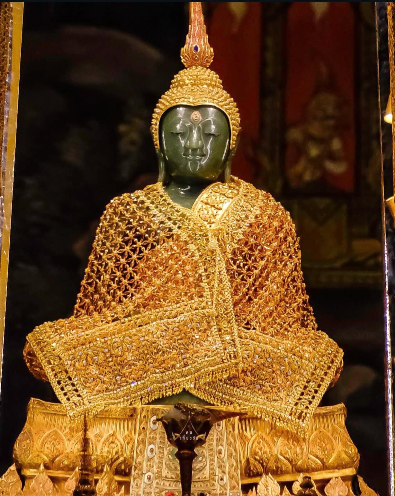 golden buddha bangkok dress code Emerald in winter attire at Wat Phra Si Rattana Satsadaram OB 24/US 20