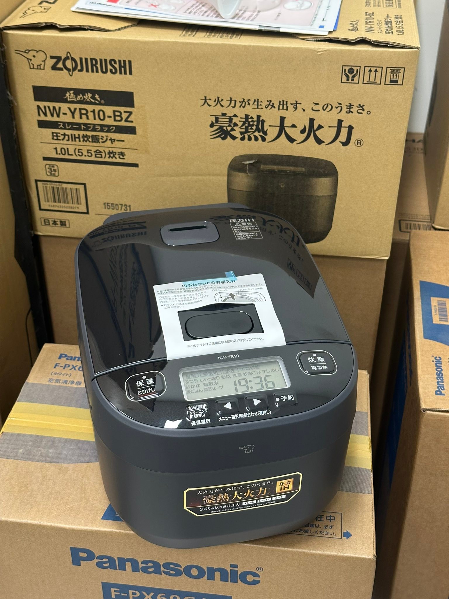 Nồi cơm Zojirushi con voi NW-YR10