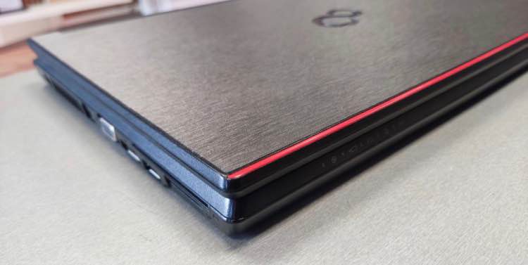 Fujitsu Lifebook E546 i5 / 8GB Ram / 500GB SSD / Intel / Win10 pro