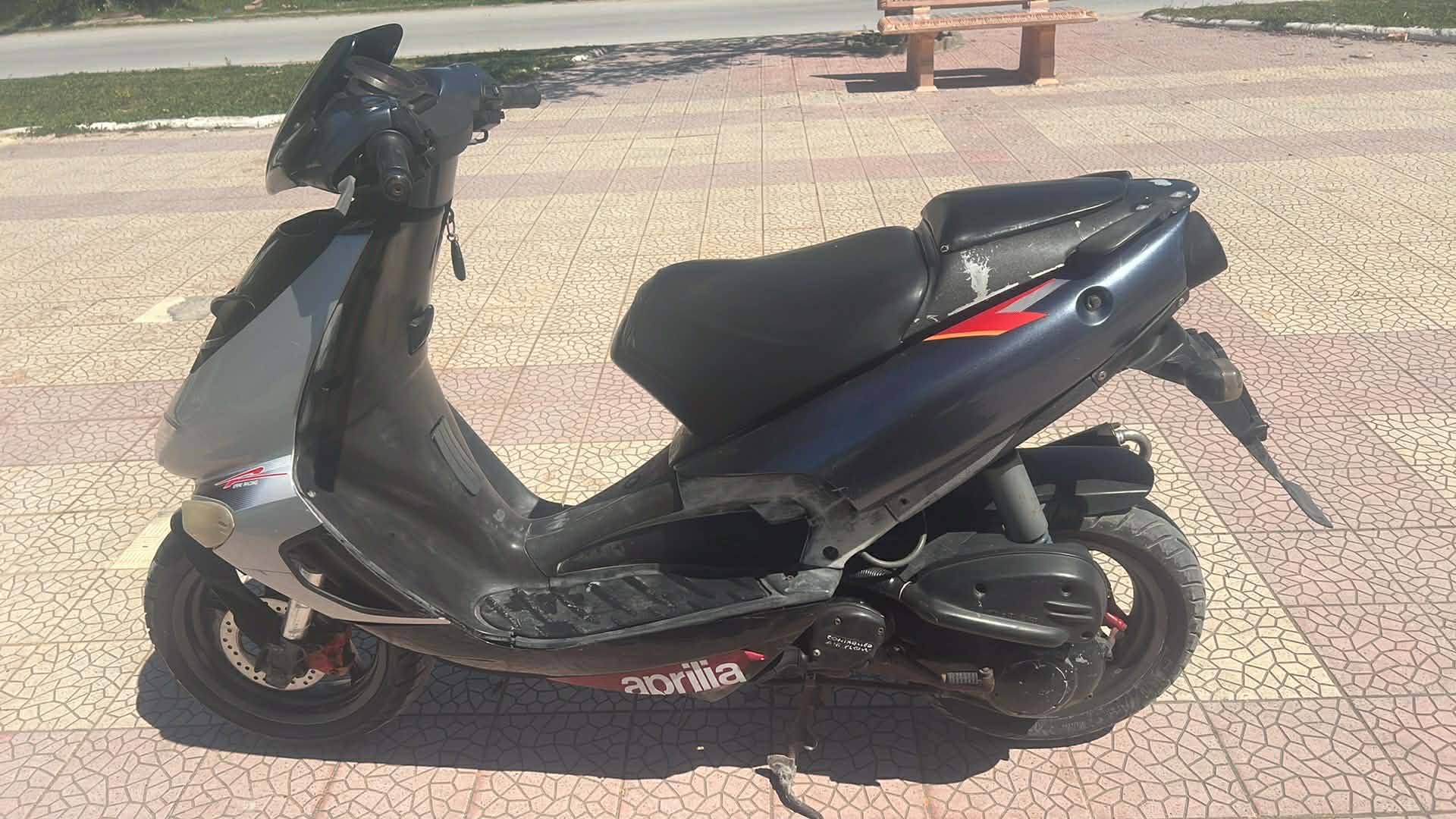 ⭐︎⭐︎⭐︎ A vendre apprilia SR 50218309