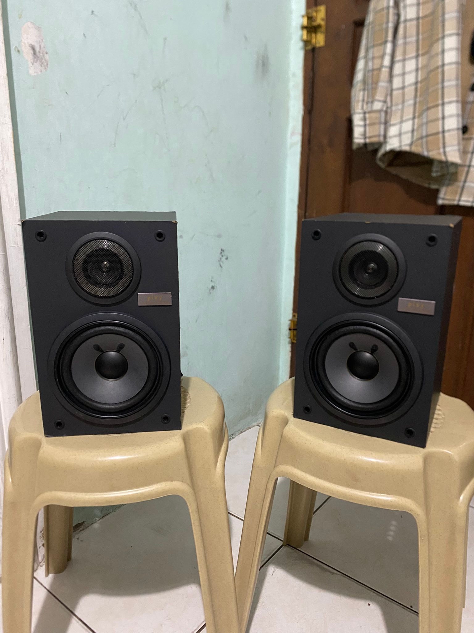 Sony 3 way bookshelf speaker SS-J900AV 200 Watts 6 ohms 6.5