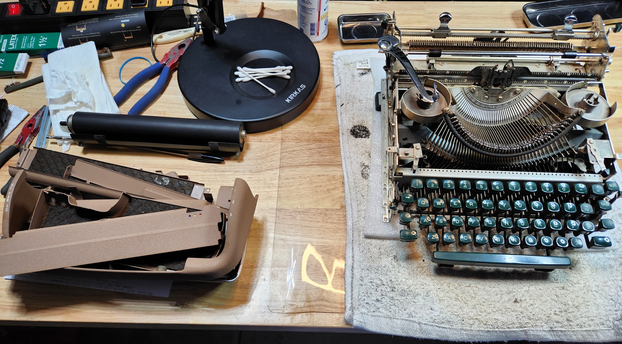 Restoring a Remington Quiet-Riter typewriter
