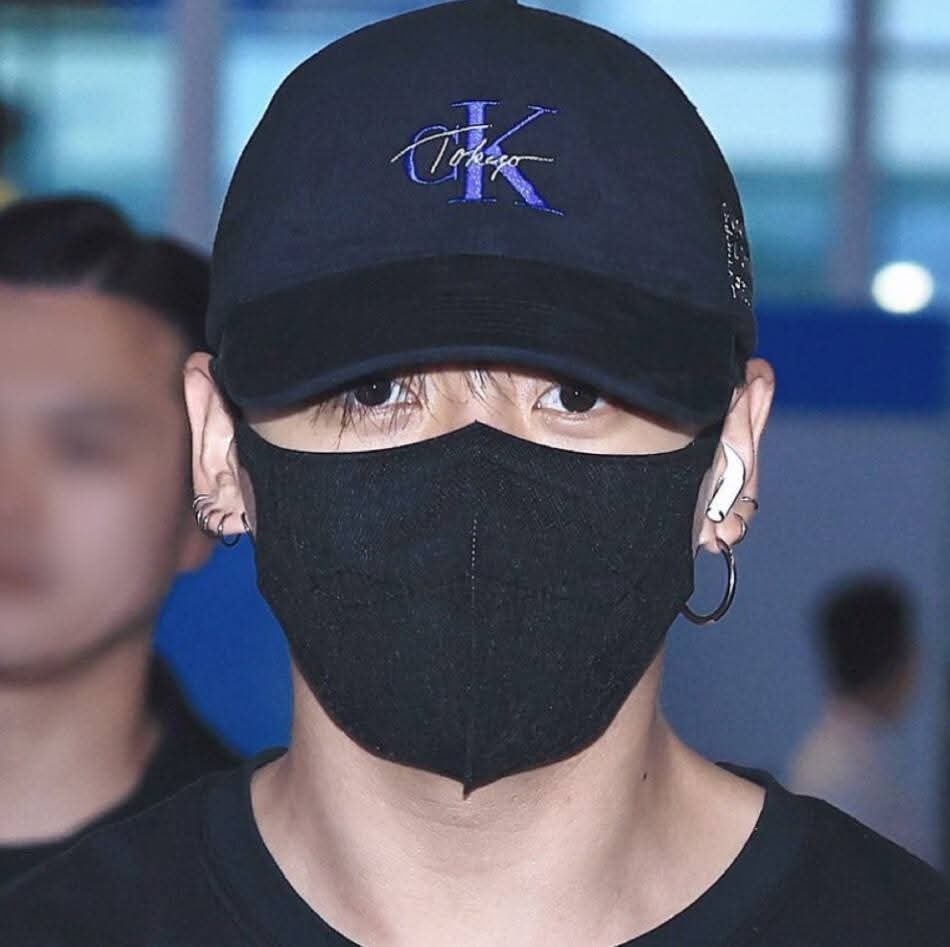 Jungkook wears Calvin Klein hat promoting Tokyo store