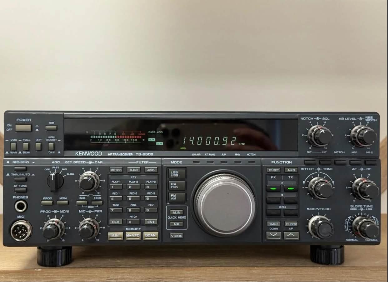 Yaesu FT-102 HF transceiver features and specifications