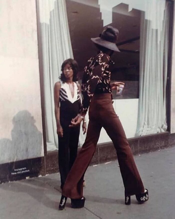 A stylish moment captured in New York City, 1975😍
