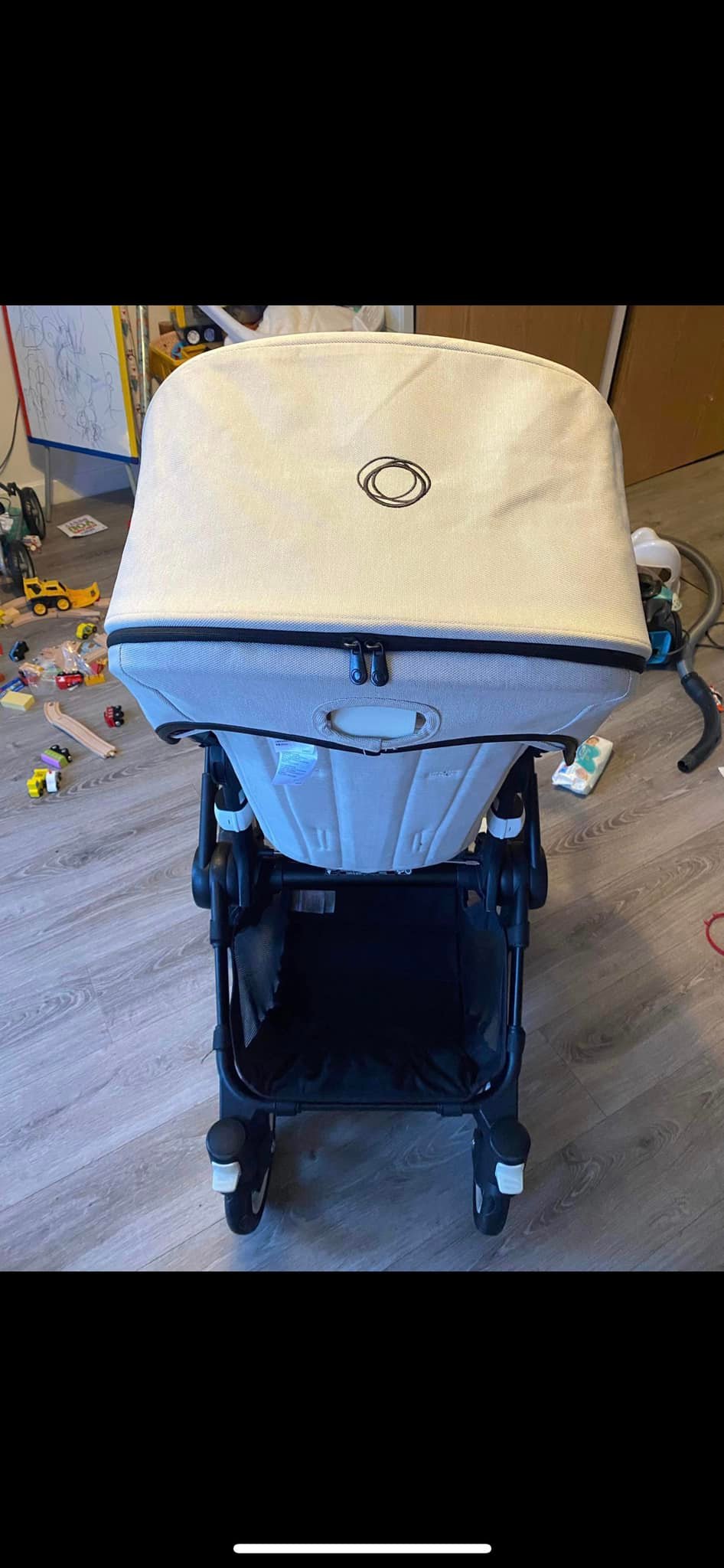 newborn bugaboo bee 6 Complete Stroller MSRP:Retail: $1000.00 Black Hole Micro MLC it adds a cozy Cat Fishing Pole Toy,