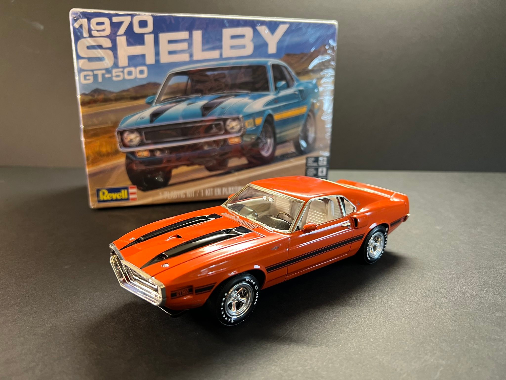 Revell 1970 Shelby GT500 model car build with Competition Orange 