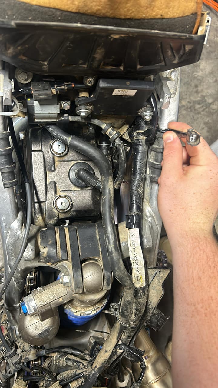 Noticed this wire was broke on my 04 250f. Gonna put some new