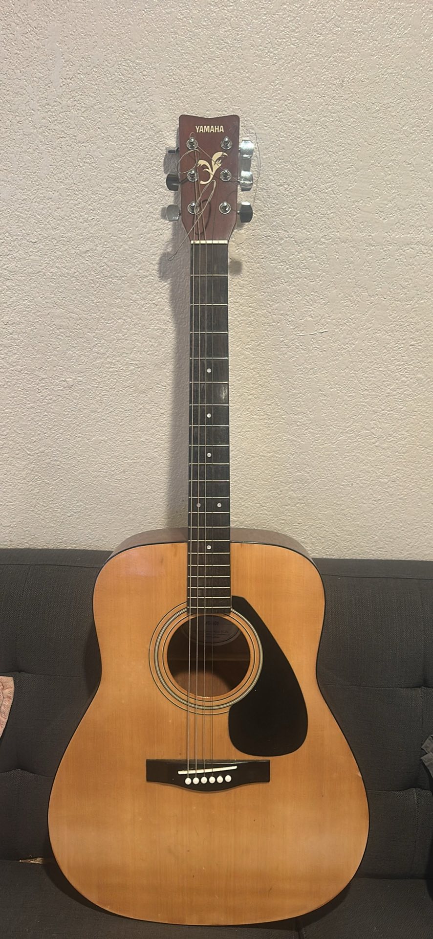 Yamaha FG-201 acoustic guitar review and history