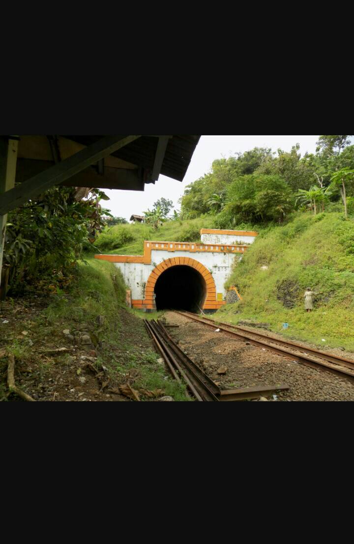 Abandoned Rails | Old notog tunnel in Central java, near notog station ...