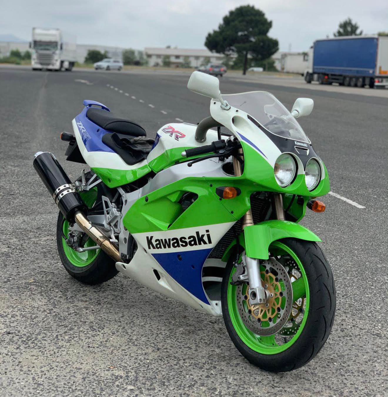 Original OEM Kawasaki ZXR750 J2 exhaust silencer for sale or