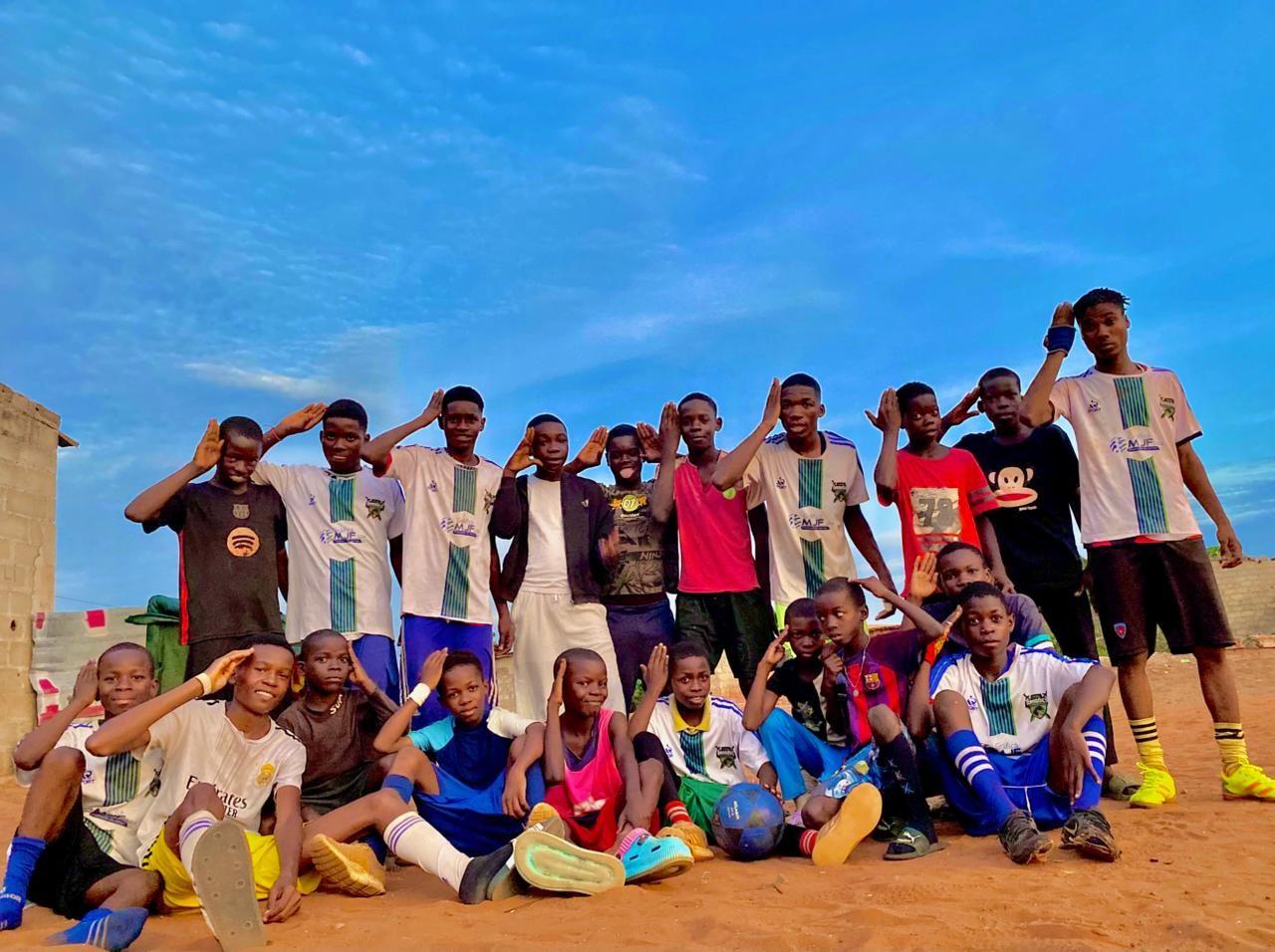 CBDE... - CBDE - Confederação Brasileira do Desporto Escolar