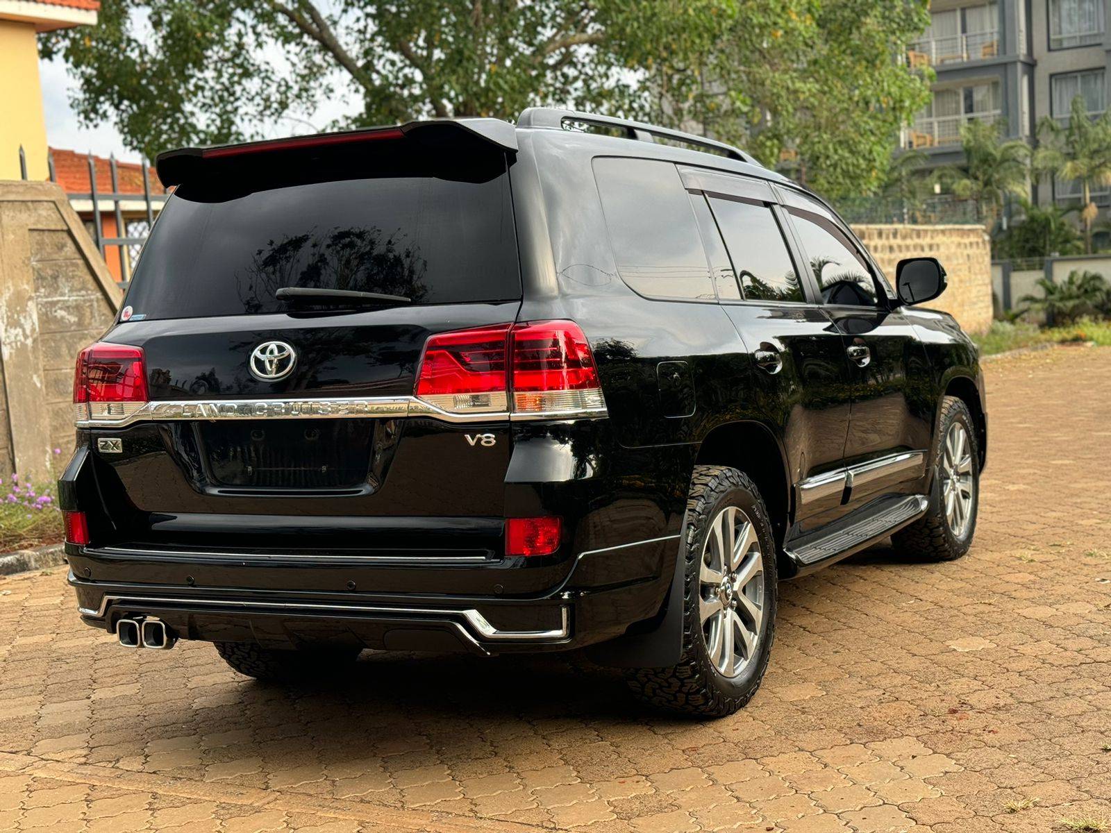 0723973941 *TOYOTA LANDCRUISER ZX 200 series V8* 4600cc 2014 model