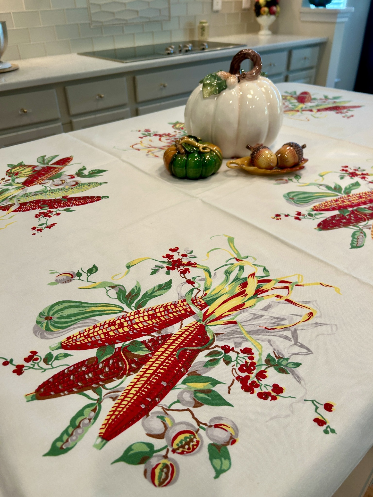 Wilendur Indian Corn vintage tablecloth display picture 1