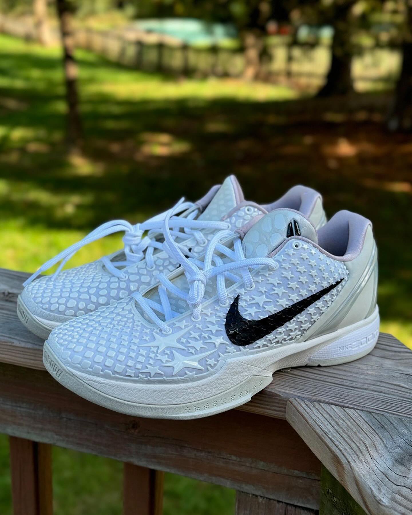 Right for the game's brightest stars. The Kobe 3 “Sail and Hot
