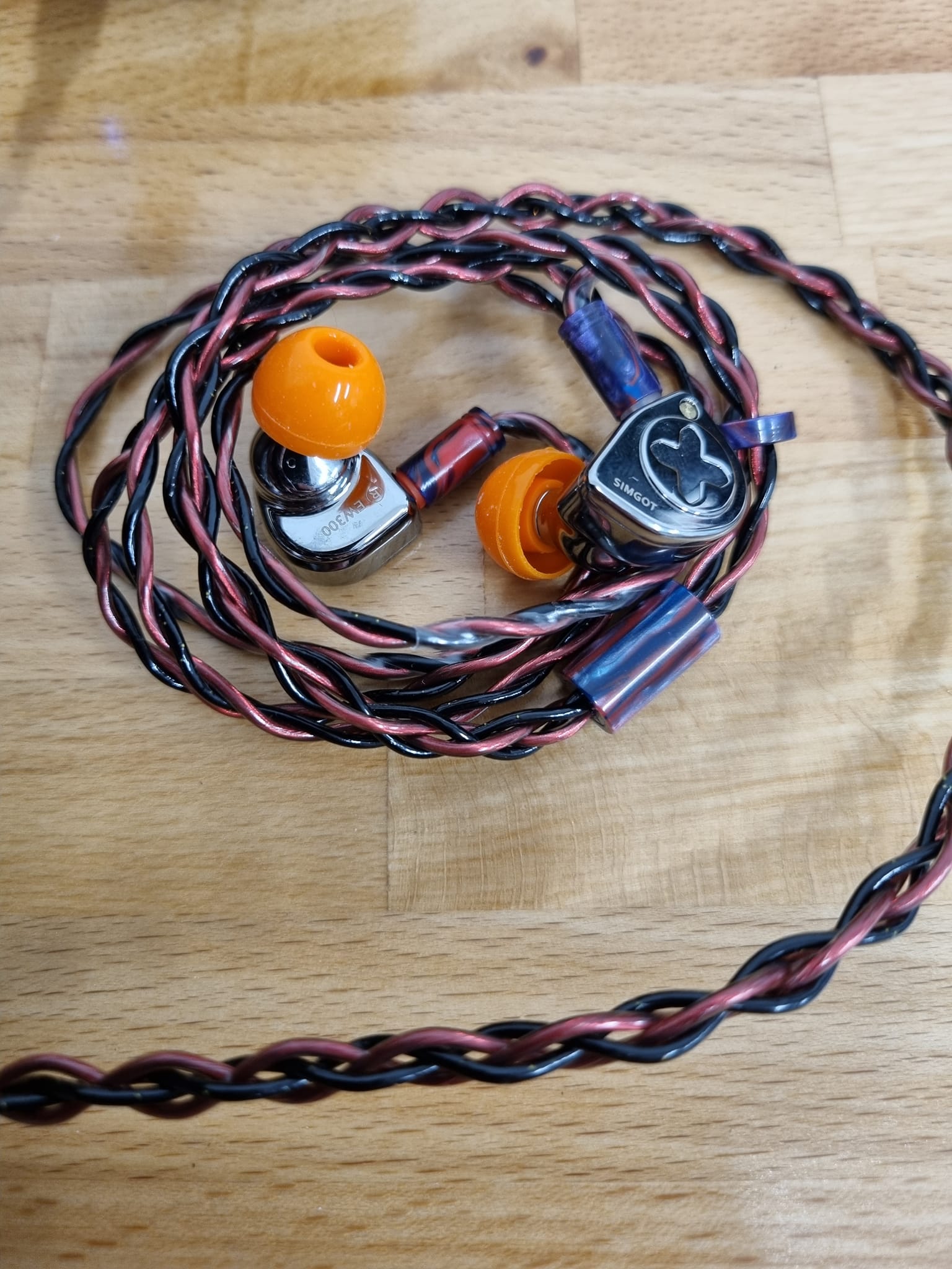 Hidizs MP143 Salt vs Simgot EW300 IEMs sound quality comparison