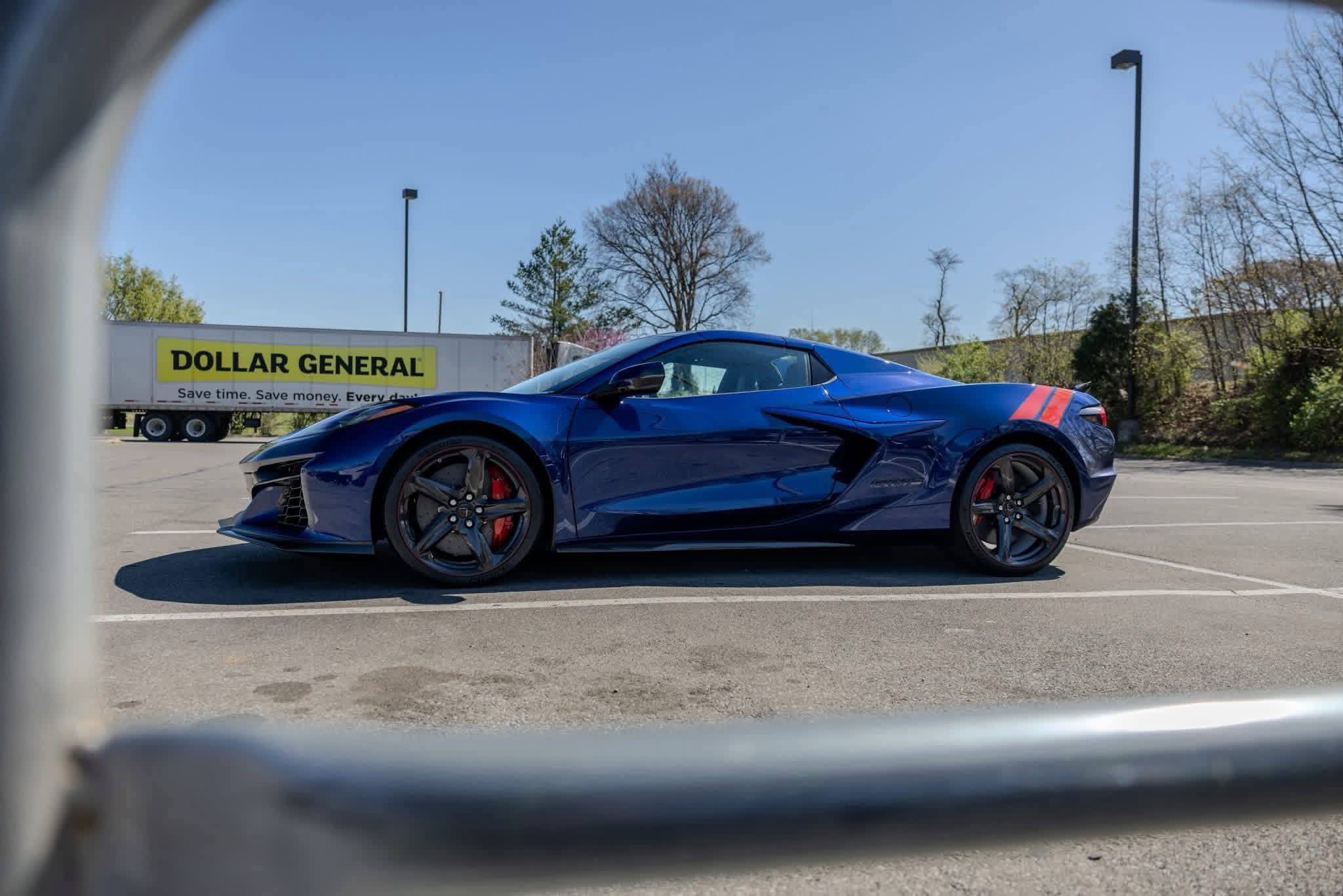 Grand Sport spotted! Admiral Blue, carbon wheels, and all the