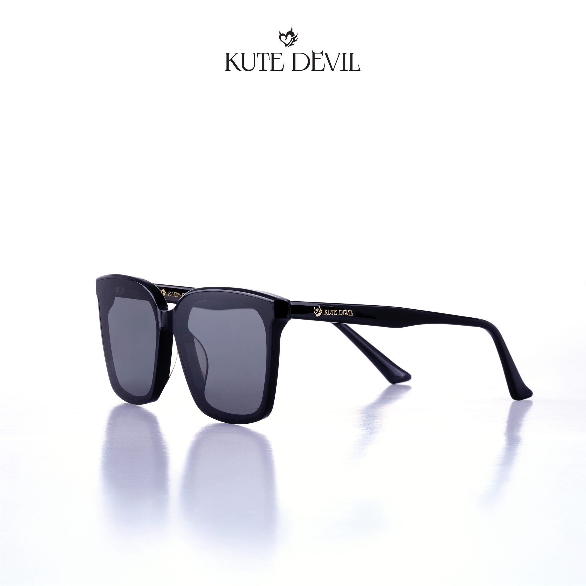 Shop the Dodo 01 sunglasses from the newest 2026 collection. This