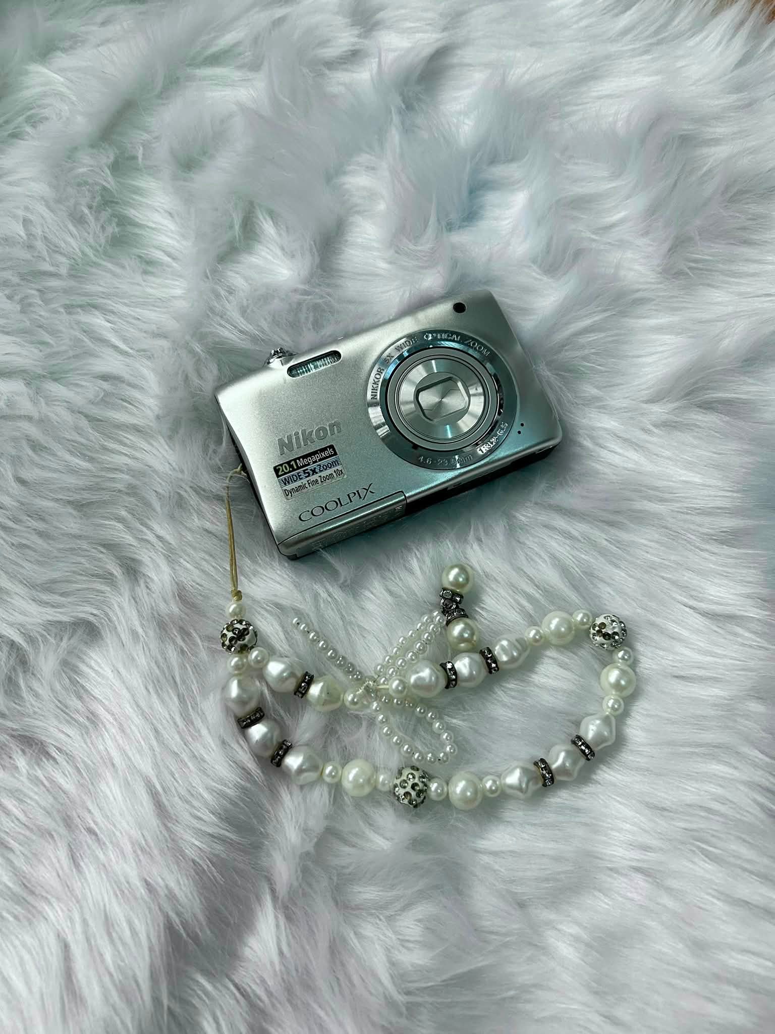 nikon coolpix s2900 (rare unit) - 10/10 body condition - no issue