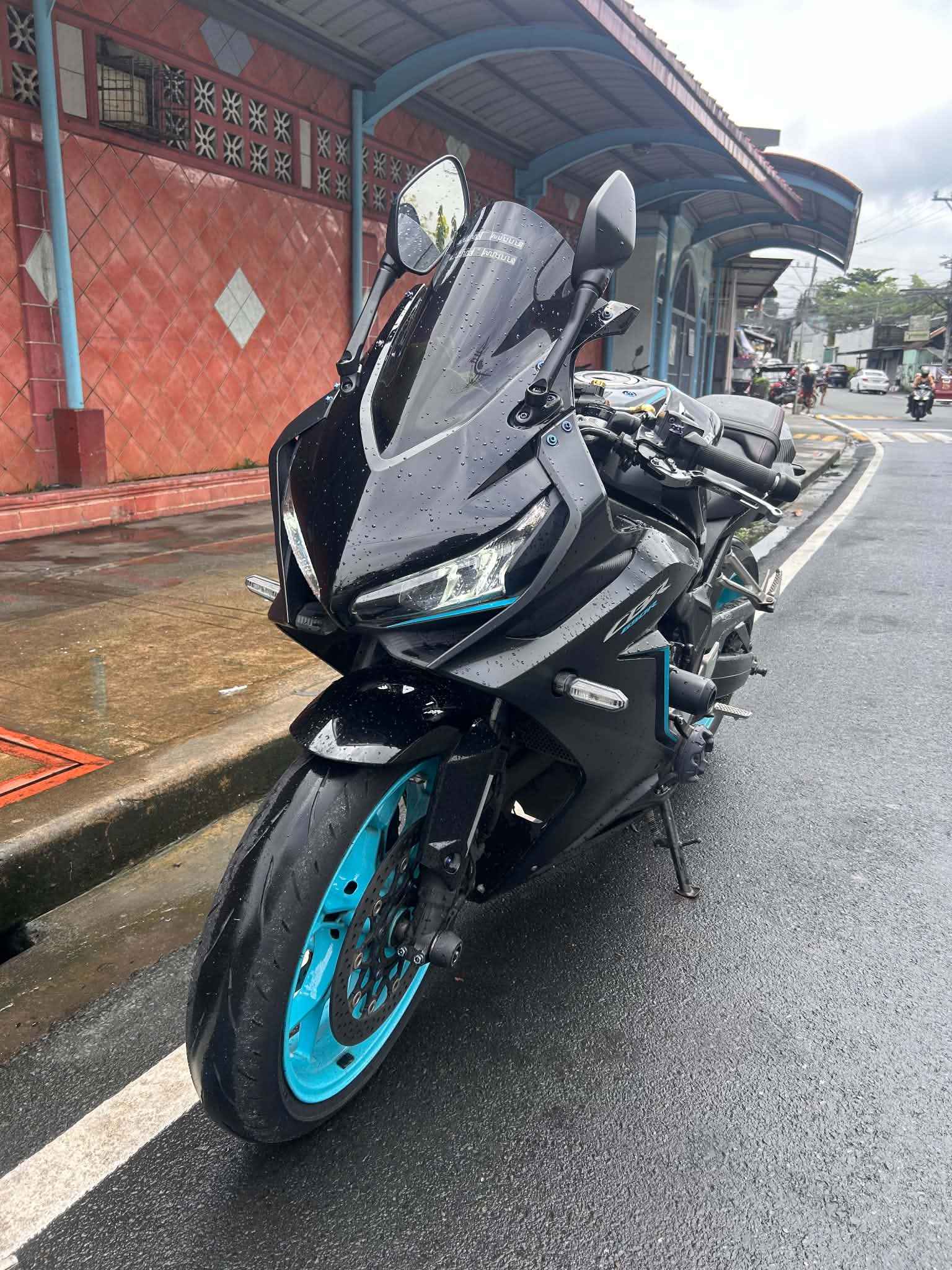 りい For sale Honda cbr650r 2023 31k kms Akrapovic underbelly full