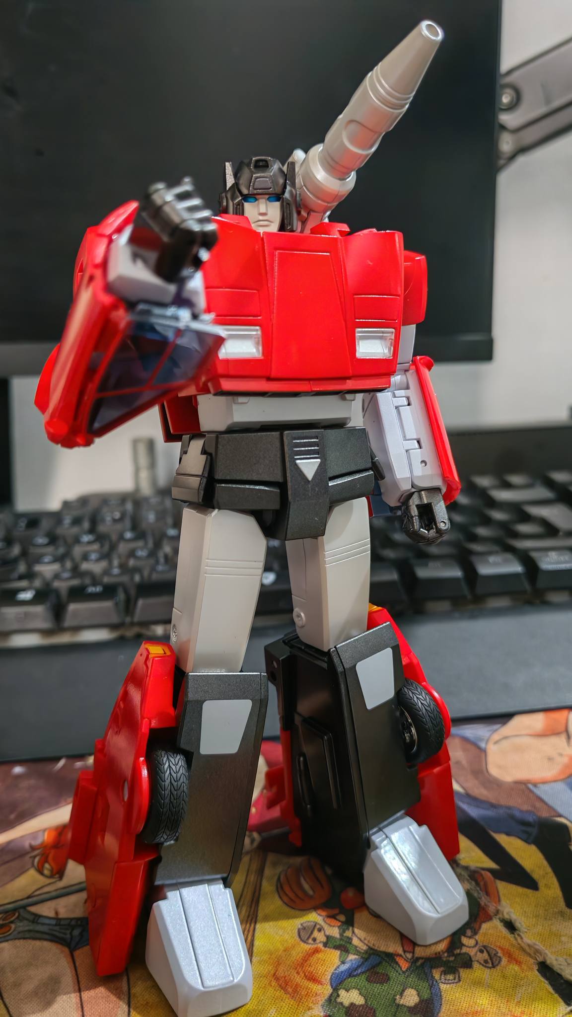 DX9 vs Fanstoys Sideswipe Transformer figure comparison
