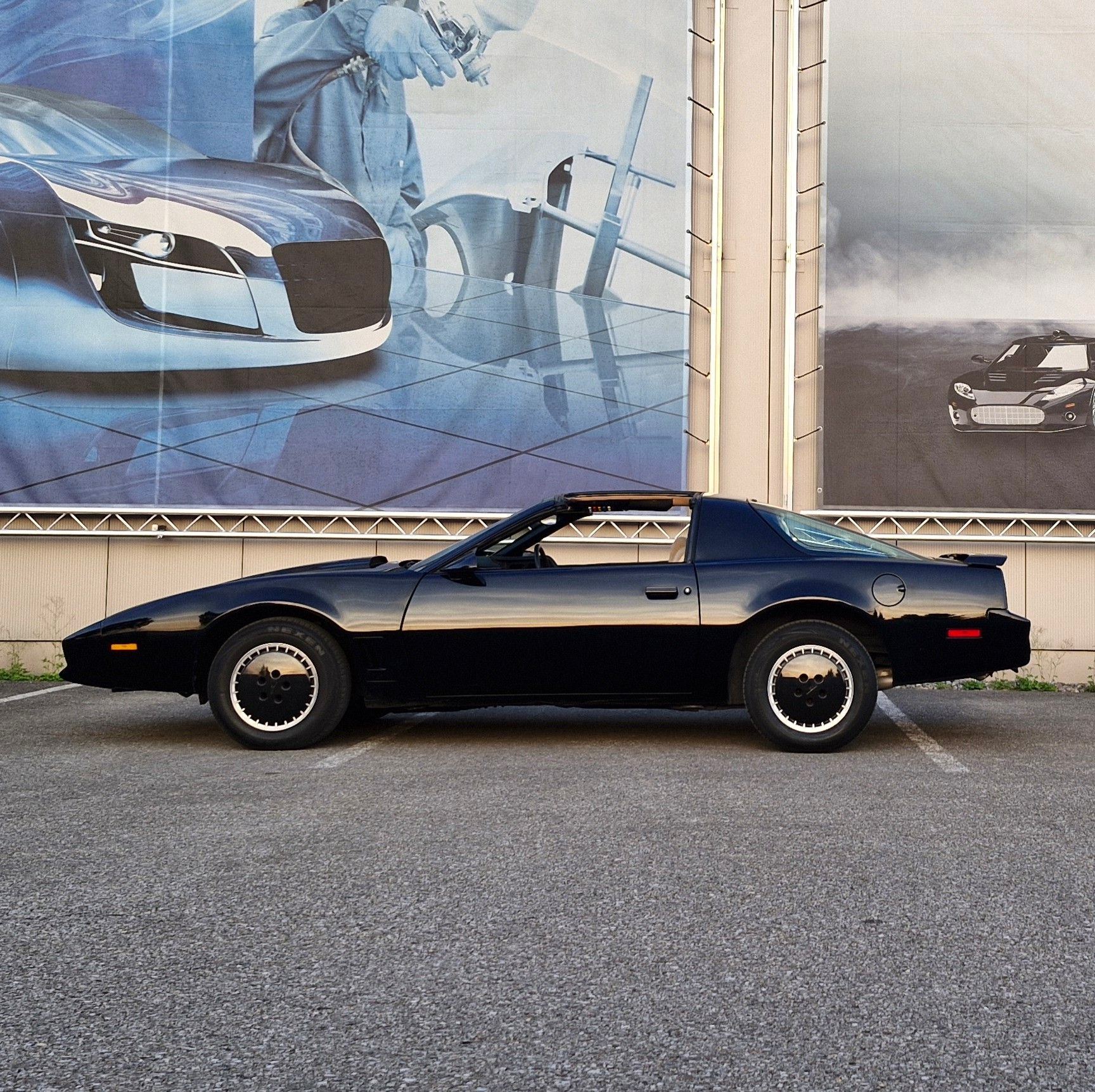 An 80s legend that never gets old. 🔴🖤 #80s #mycar #knightrider # ...