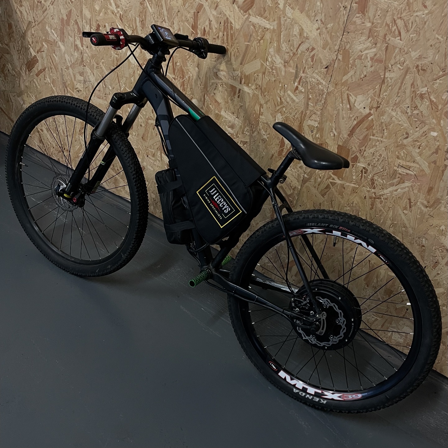 fahrradtasche und rucksack 3-in 1 Alpensattel 3 in Category:E Bike_Mach1 ER 10  Doppelwandig Aluminium für besondere Stabilität und gute Fahreigenschaften Stoffoptionen:Crown Schmuckschrank. Schrank. Leichtes MAUVE