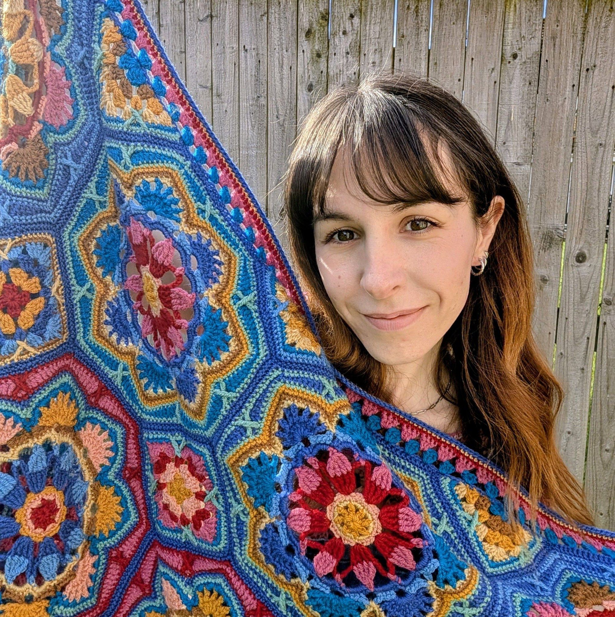 Here she is! My first Persian tiles blanket but certainly not my last ...