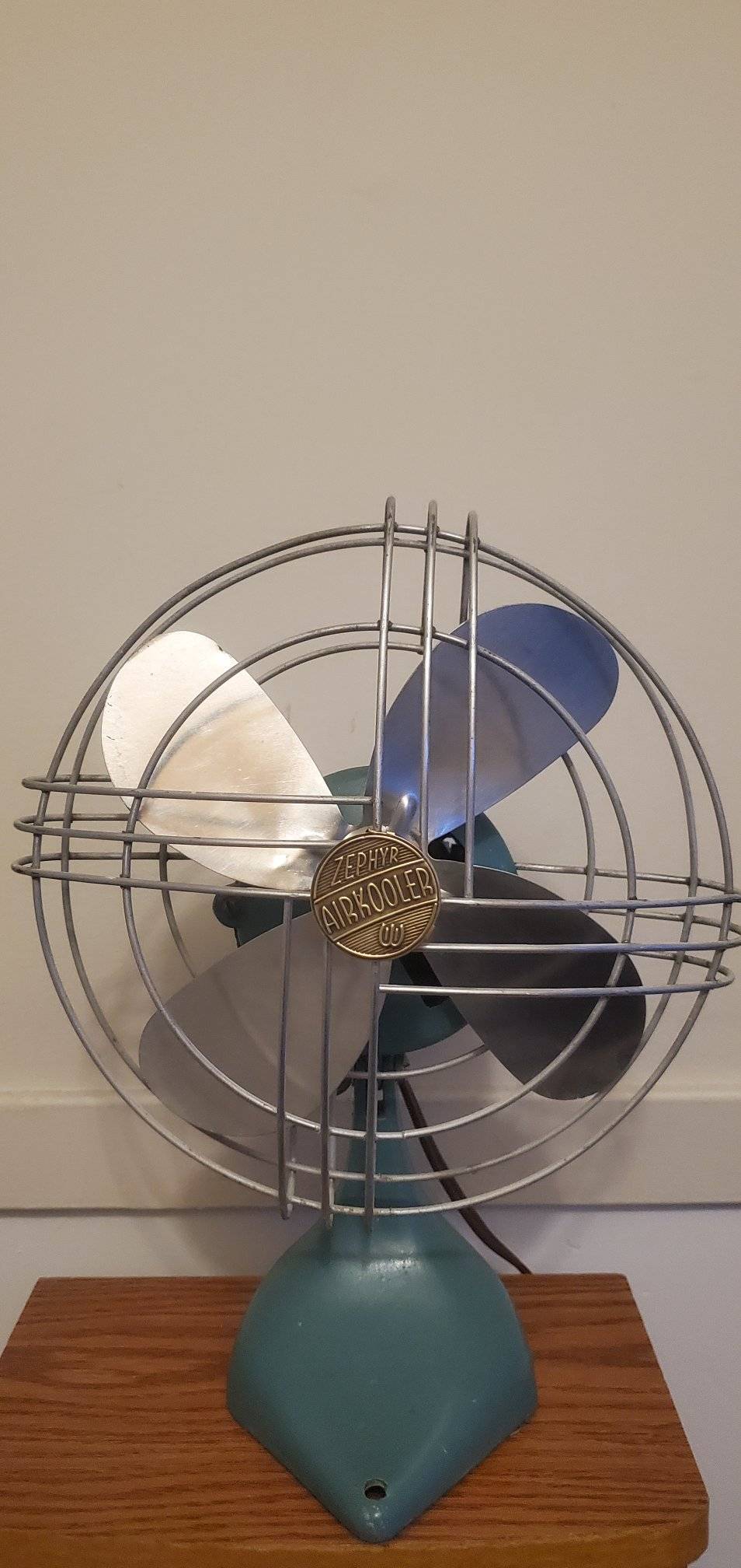 Vintage 1950's Hunter -Zephair model# B3400. This fan is both