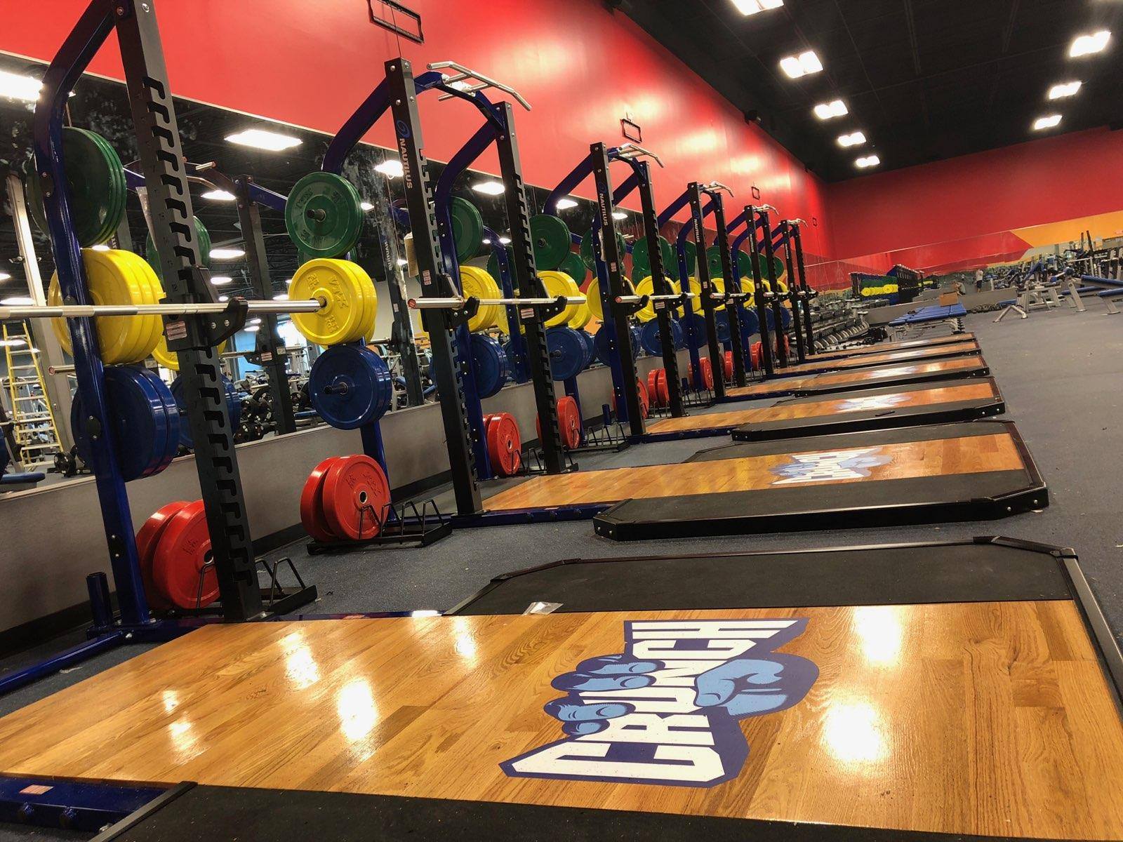 WEEKIEND 🔥💥 𝗚𝗜𝗩𝗘𝗔𝗪𝗔𝗬 🔥💥... - Crunch Fitness - Shawnee