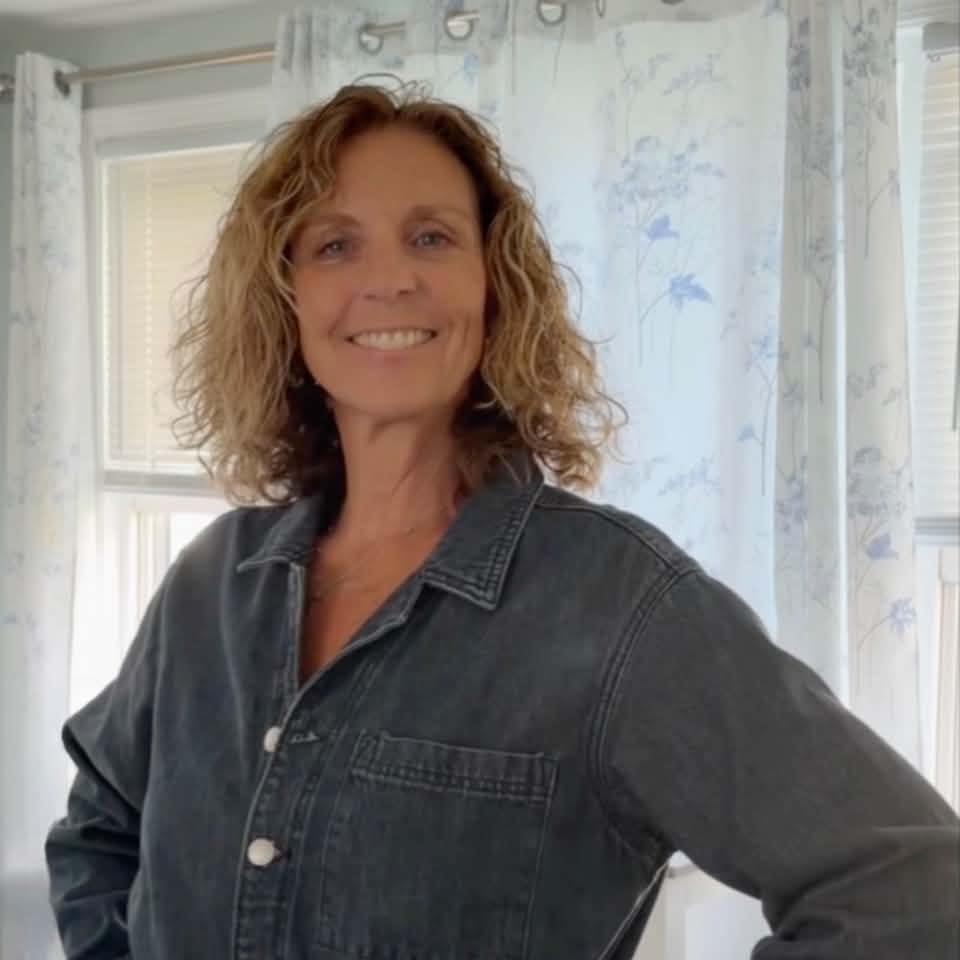Menopause stiffness? These 6 chair-assisted moves meet you right where ...