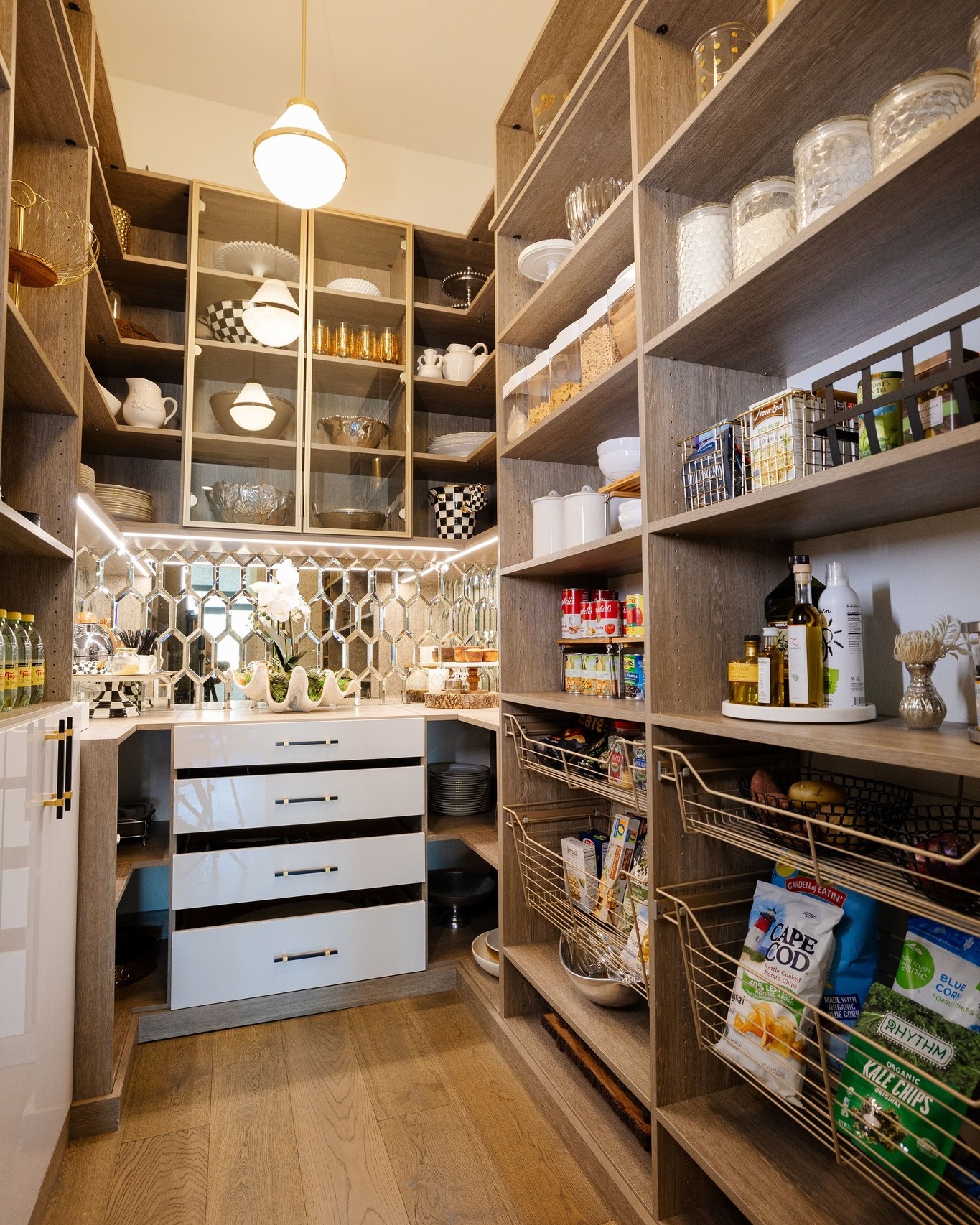 The Closet Envy - Customization is key. From built-in...