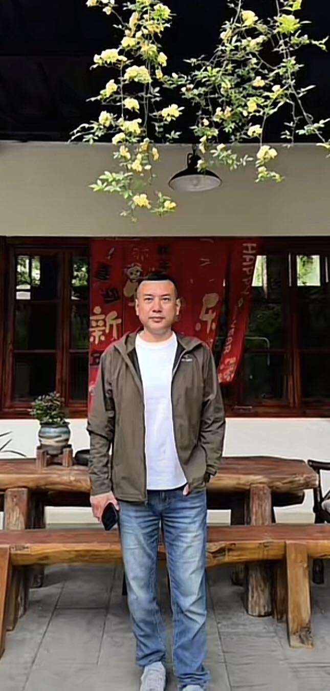 浩園 - 午飯，華叔細訴當年搞「學友中西舞蹈研究社」(是「學友社」前身)的經歷, 它是中國共產黨在港的地下組識，當時會址在深水埗元州街。我又記 ...